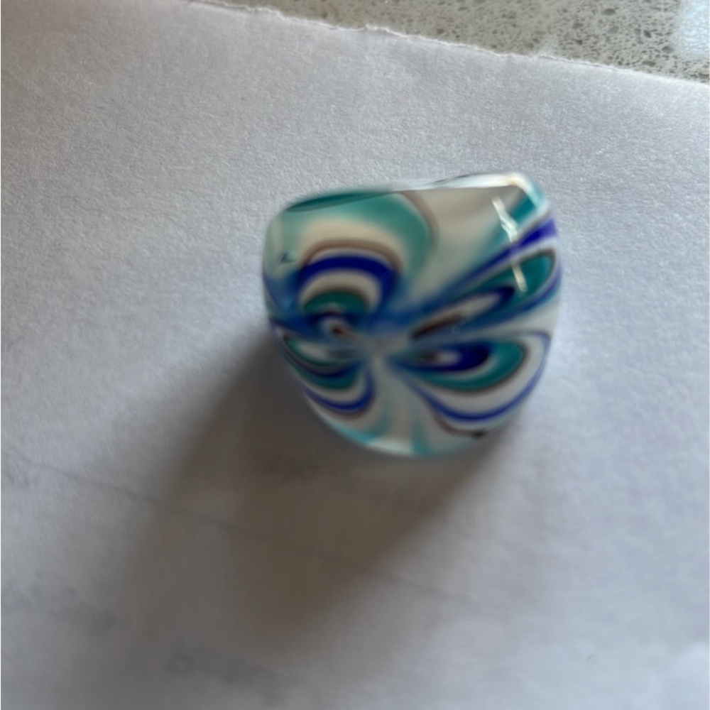 Vintage Blue Turquoise and White Murano Glass Ring
Estate Find 
Size 8 1/4
